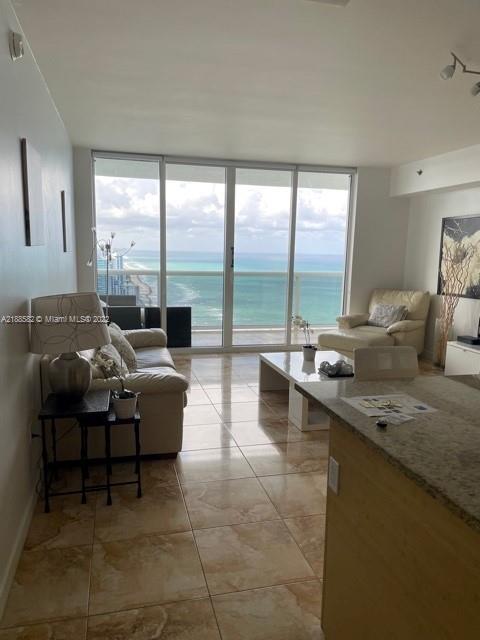 Ver detalles 4912 1 / 1 844 sq. ft. $ 2021-01-19 0 foto