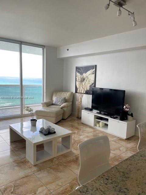 Ver detalles 4912 1 / 1 844 sq. ft. $ 2021-01-19 0 foto