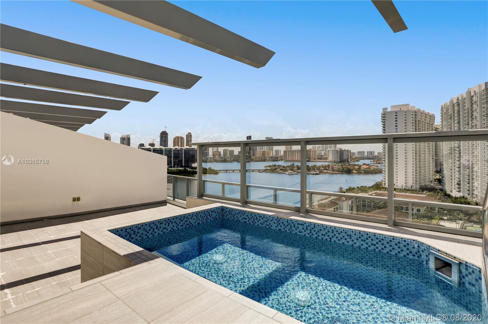 Private rooftop terrace &amp; plunge pool