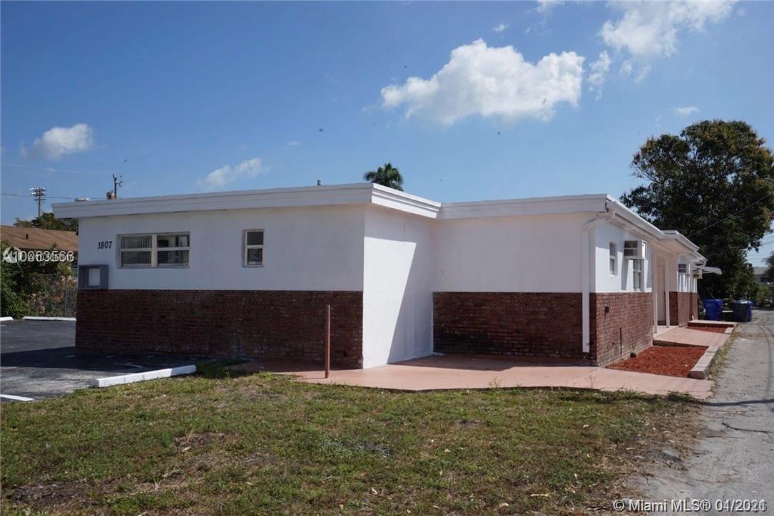 See details / 2693 sq. ft. $ 2020-07-01 0 Photo