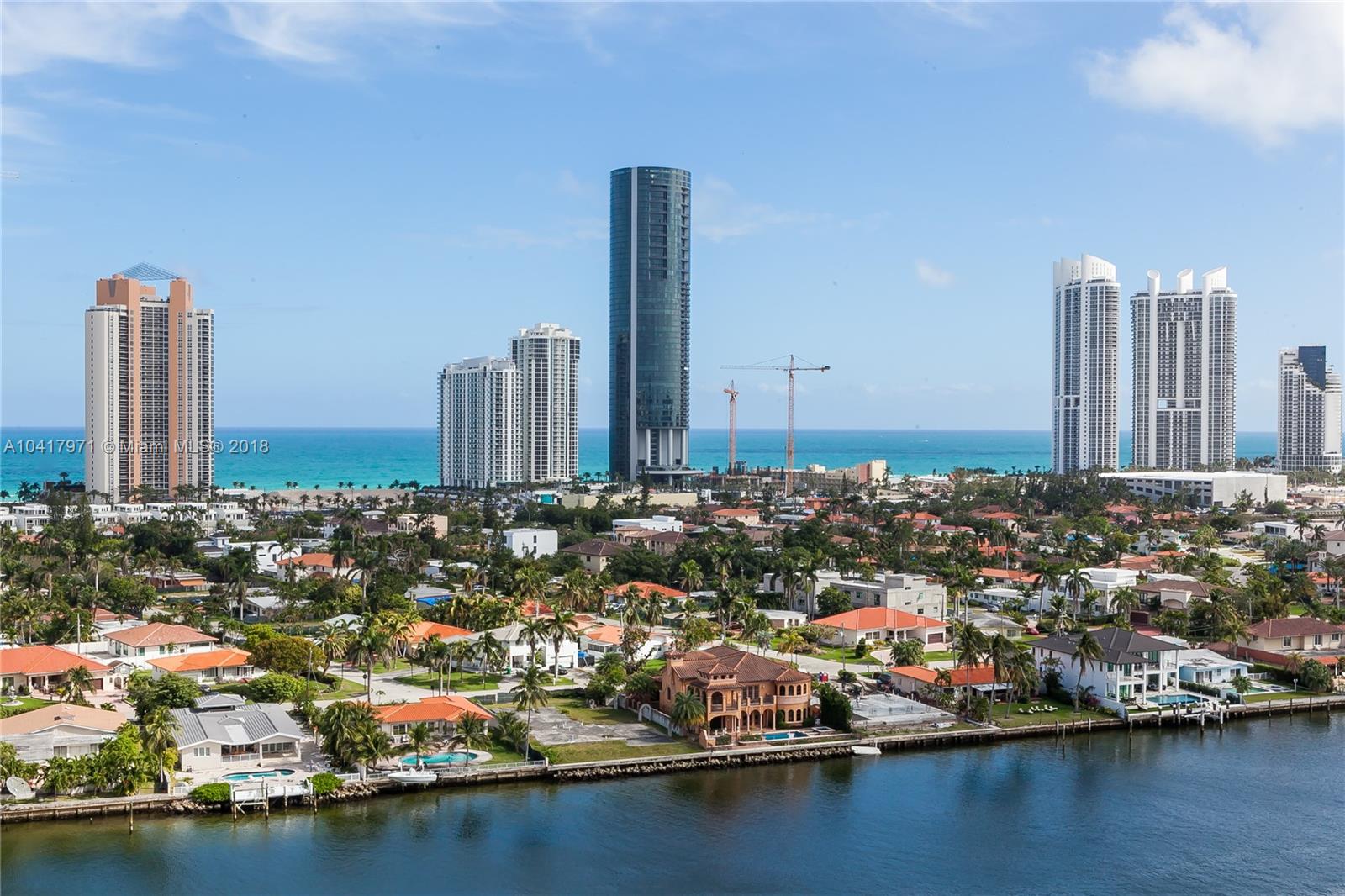 Direct Ocean and intracoastal views from the balcony.