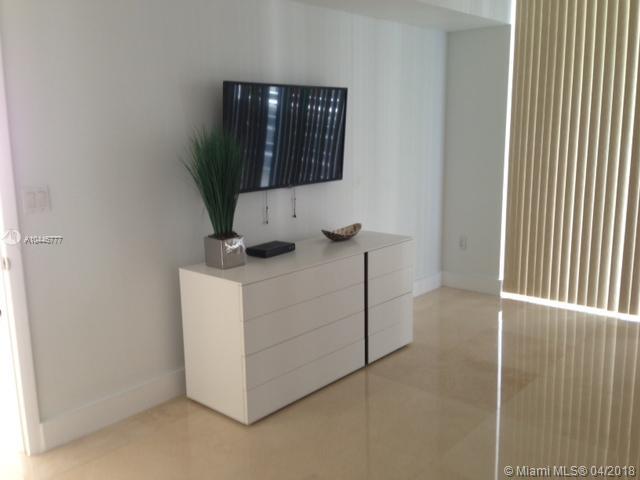 See details 4002 3 / 3 2065 sq. ft. $ 2018-04-05 0 Photo