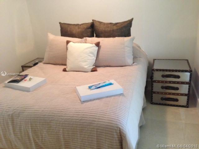 See details 4002 3 / 3 2065 sq. ft. $ 2018-04-05 0 Photo