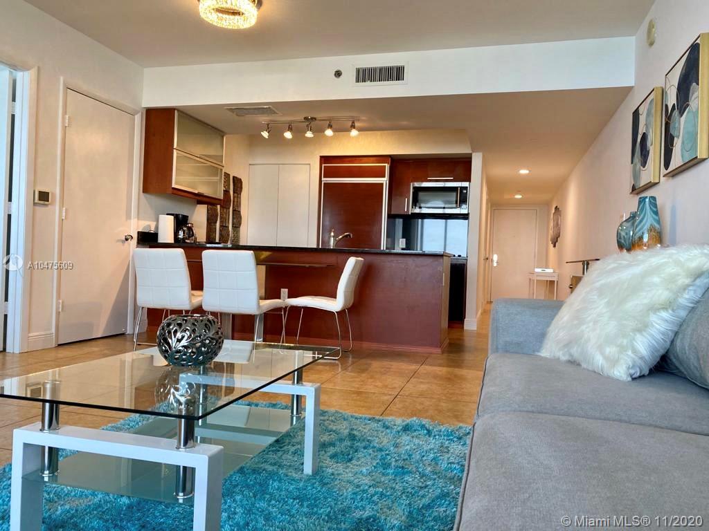 See details 4810 2 / 2 1337 sq. ft. $ 2020-11-30 0 Photo