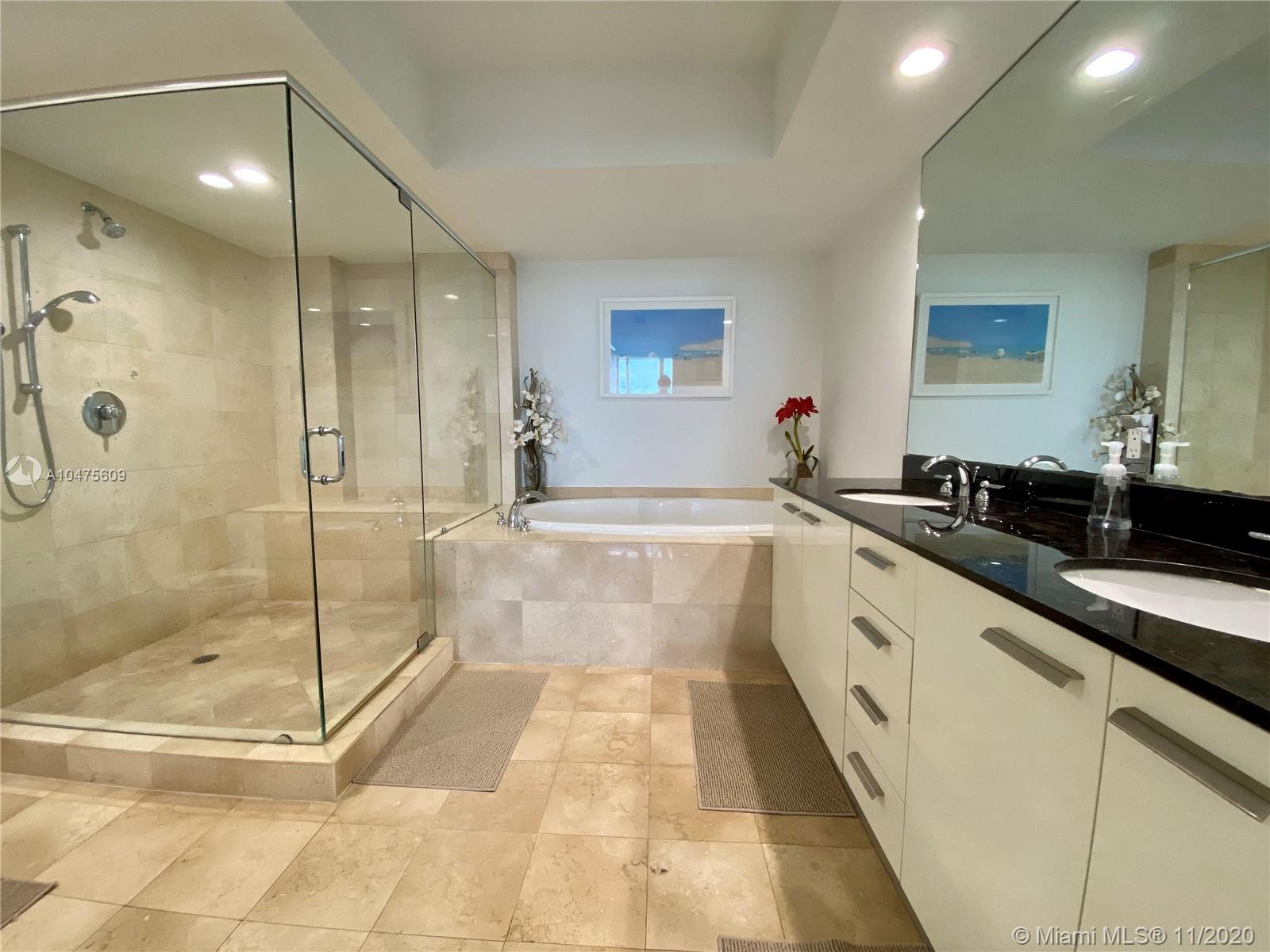 See details 4810 2 / 2 1337 sq. ft. $ 2020-11-30 0 Photo