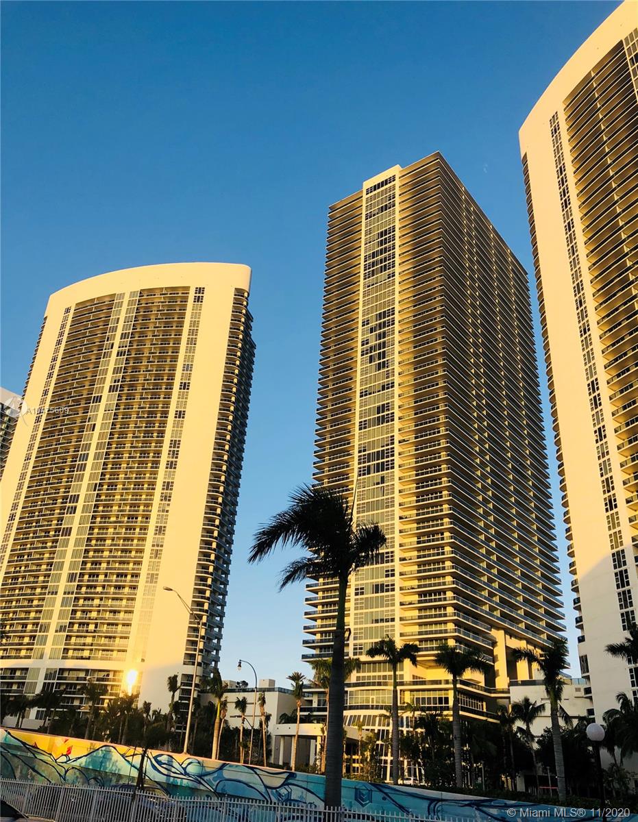 See details 4810 2 / 2 1337 sq. ft. $ 2020-11-30 0 Photo