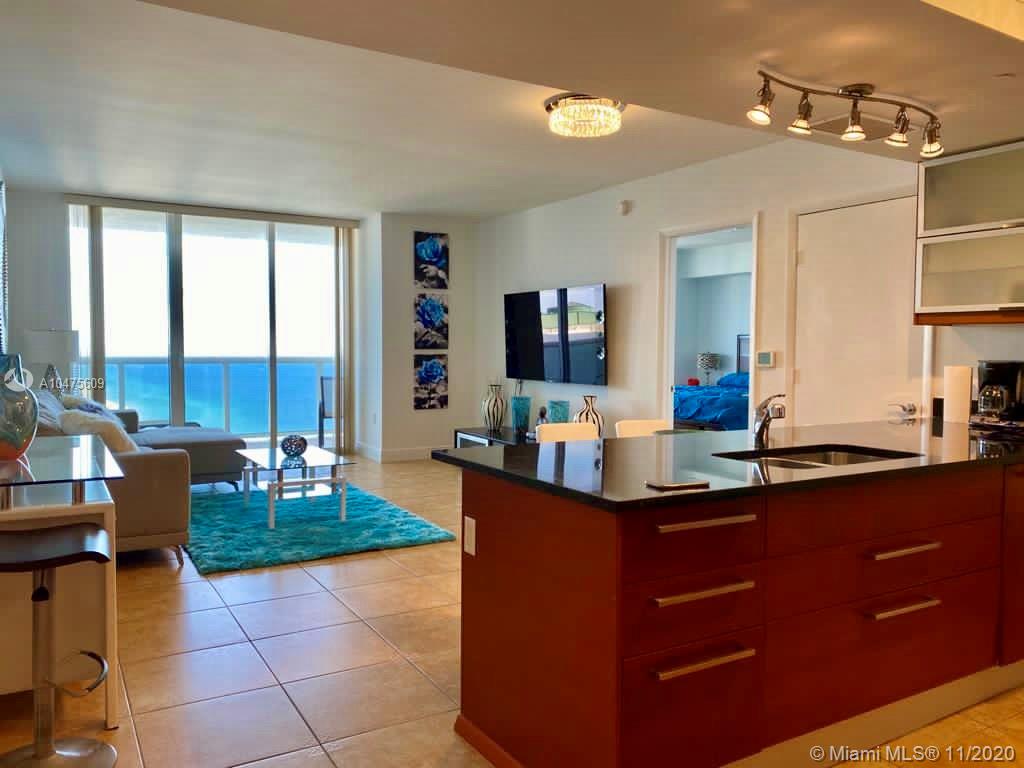 See details 4810 2 / 2 1337 sq. ft. $ 2020-11-30 0 Photo
