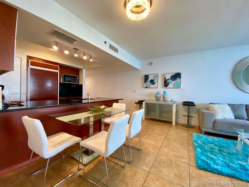 See details 4810 2 / 2 1337 sq. ft. $ 2020-11-30 0 Photo