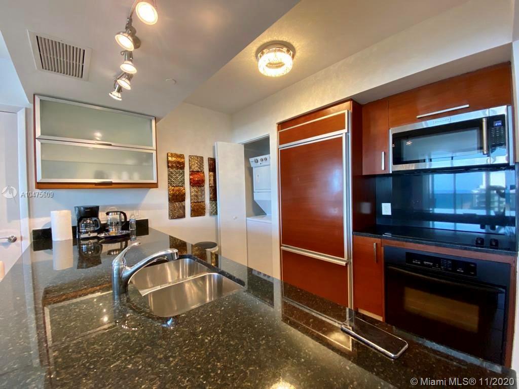 See details 4810 2 / 2 1337 sq. ft. $ 2020-11-30 0 Photo