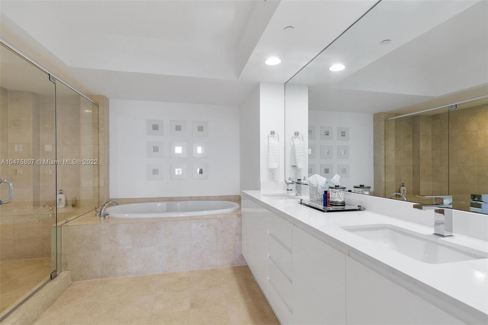 Ver detalles 2102 3 / 3 2065 sq. ft. $ 2018-05-25 0 foto