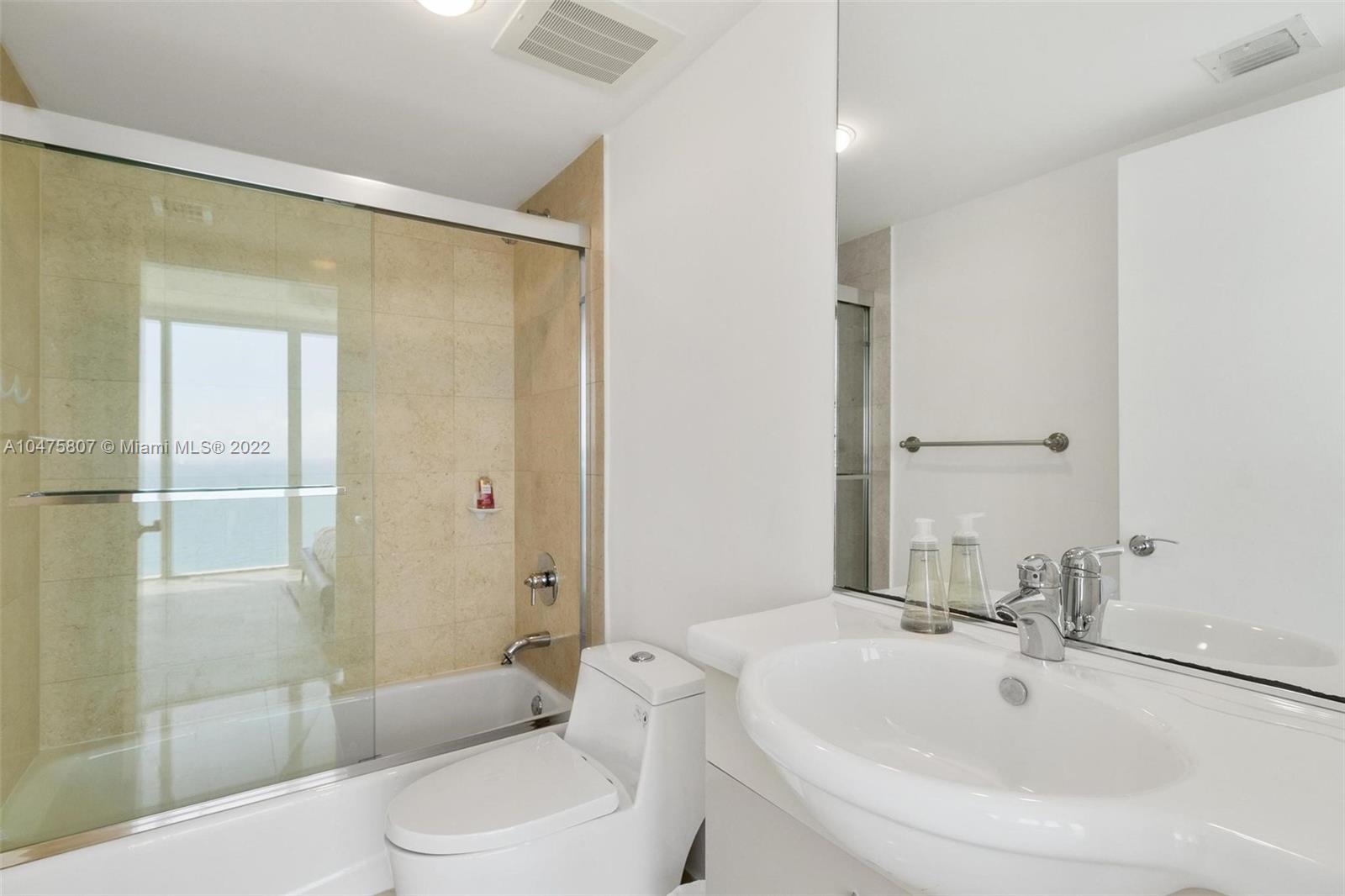 Ver detalles 2102 3 / 3 2065 sq. ft. $ 2018-05-25 0 foto