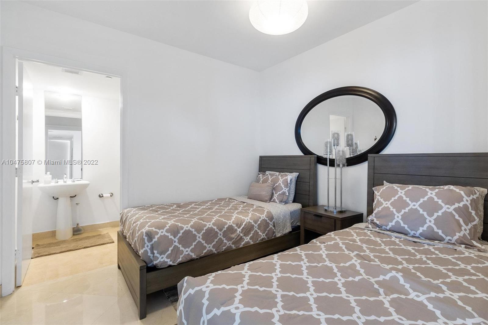 Ver detalles 2102 3 / 3 2065 sq. ft. $ 2018-05-25 0 foto