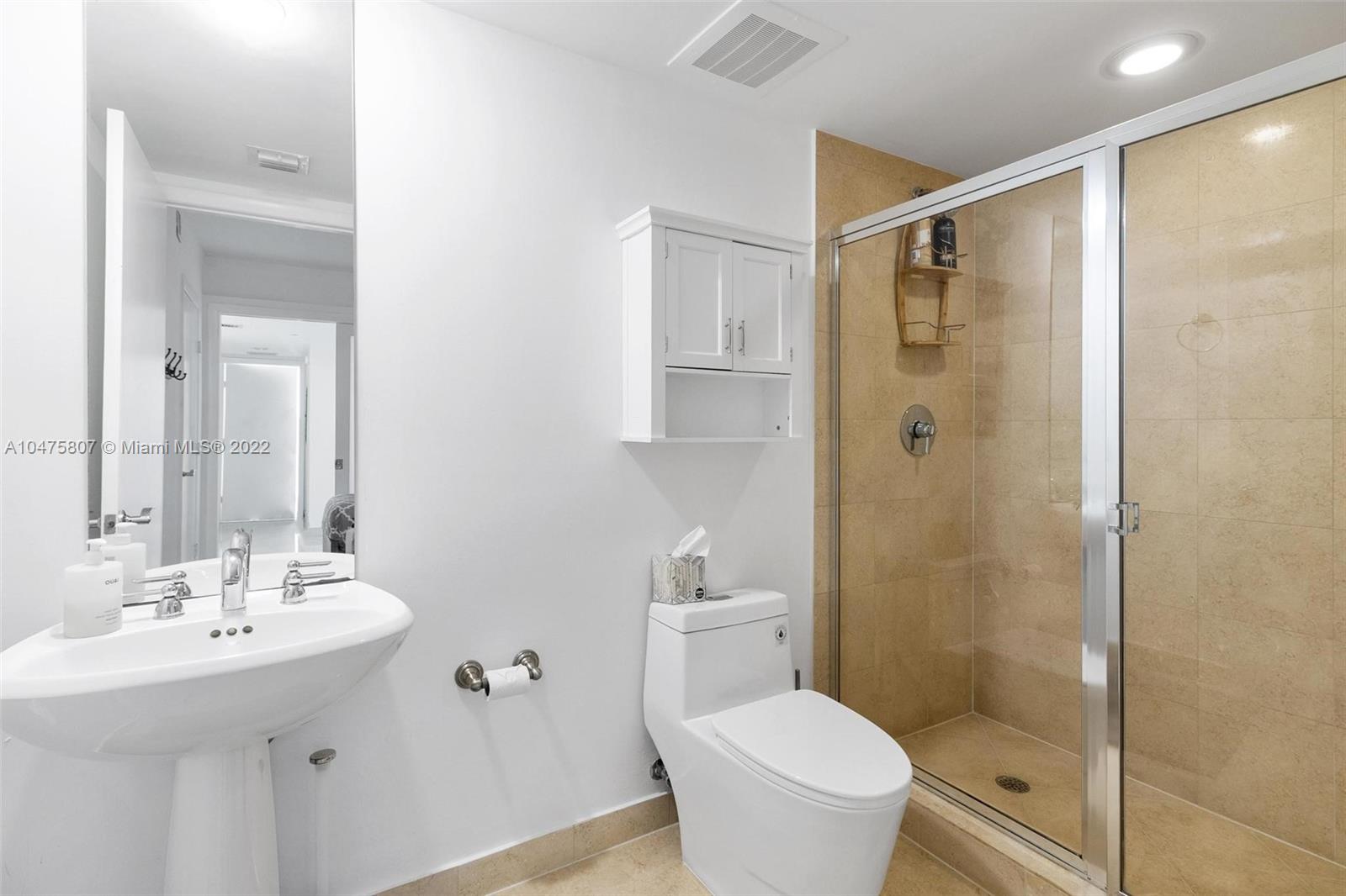 Ver detalles 2102 3 / 3 2065 sq. ft. $ 2018-05-25 0 foto