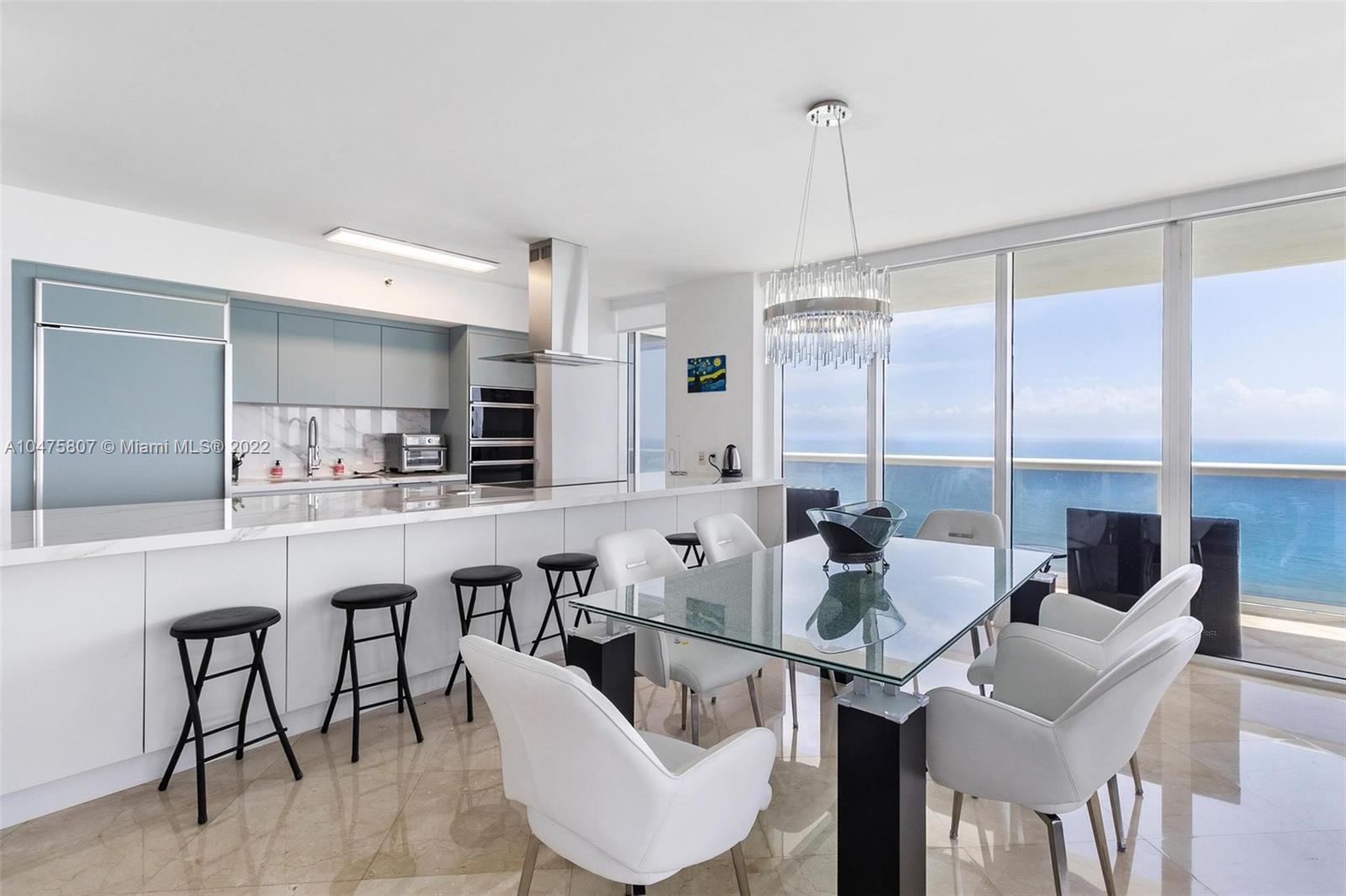 Ver detalles 2102 3 / 3 2065 sq. ft. $ 2018-05-25 0 foto