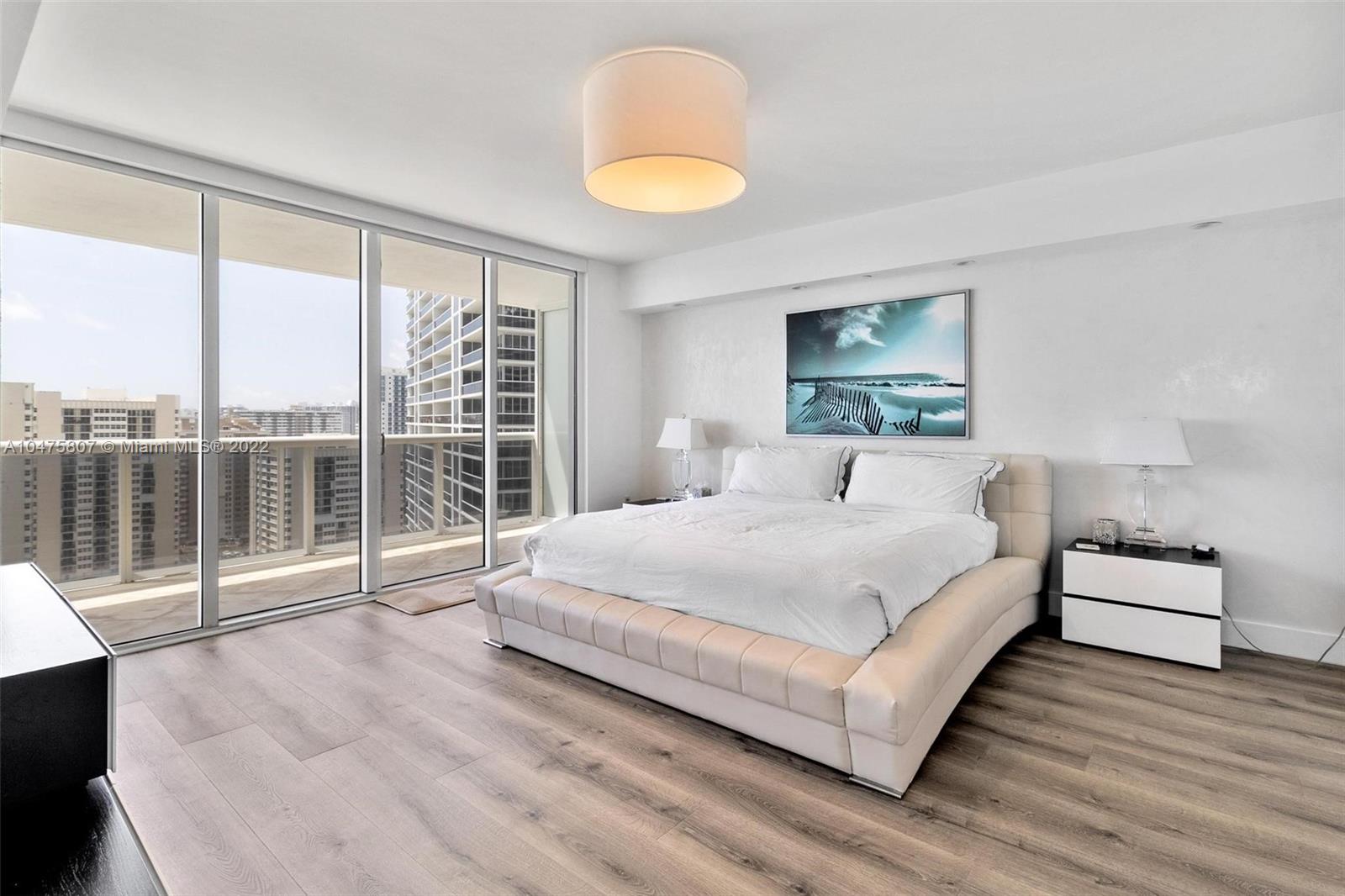 Ver detalles 2102 3 / 3 2065 sq. ft. $ 2018-05-25 0 foto