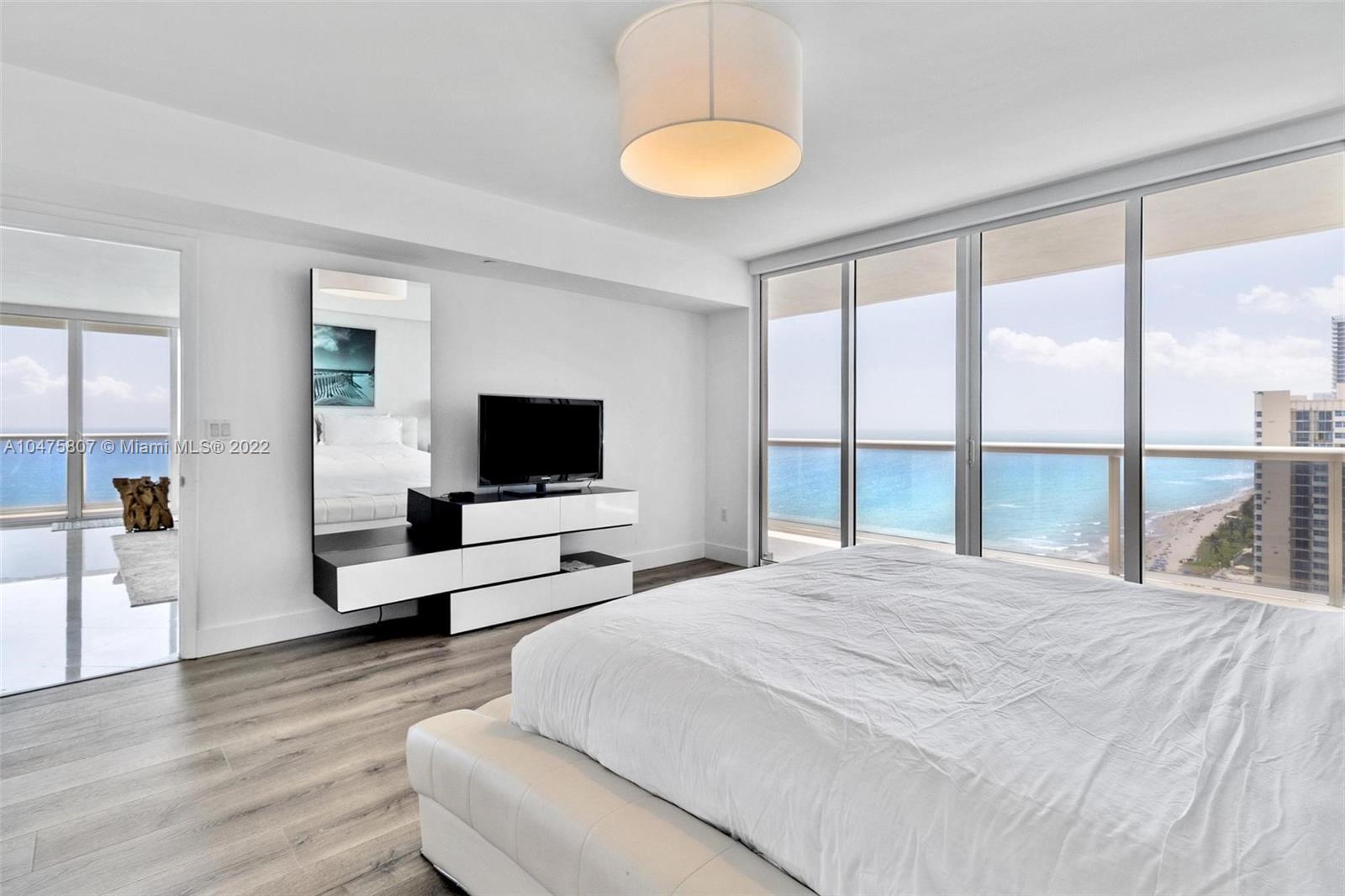 Ver detalles 2102 3 / 3 2065 sq. ft. $ 2018-05-25 0 foto