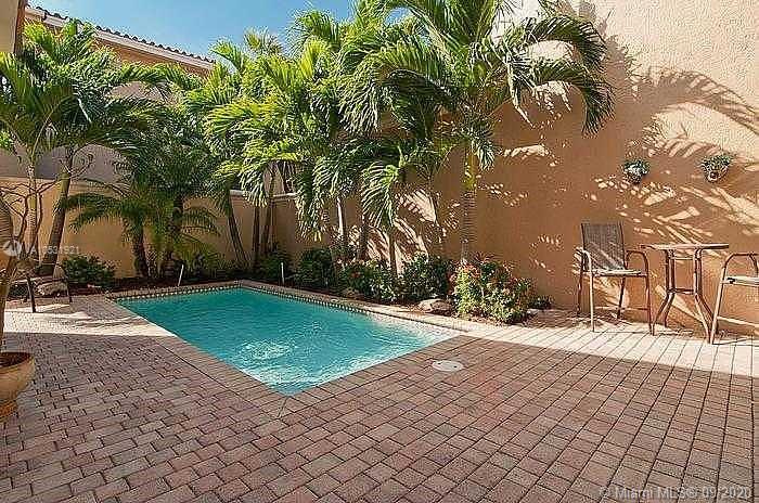 Photo of 1060 Waterside Ln #1060, Hollywood, Florida, 33019 -