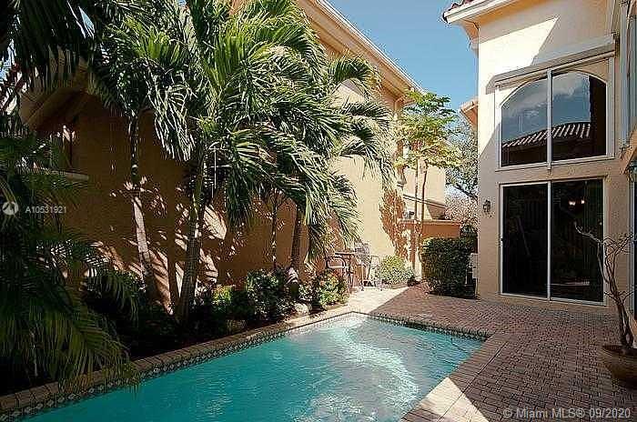 Photo of 1060 Waterside Ln #1060, Hollywood, Florida, 33019 -