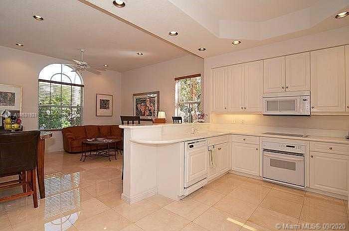 Photo of 1060 Waterside Ln #1060, Hollywood, Florida, 33019 -