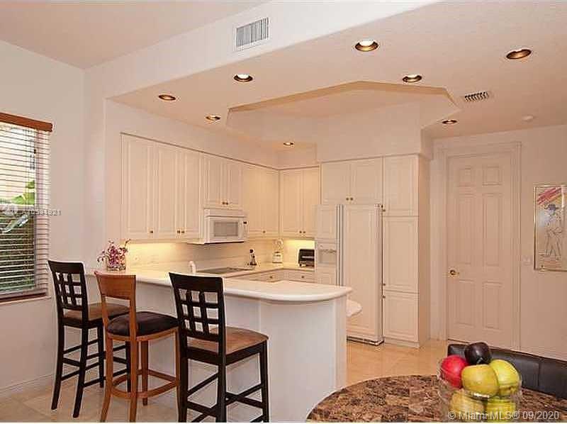 Photo of 1060 Waterside Ln #1060, Hollywood, Florida, 33019 -