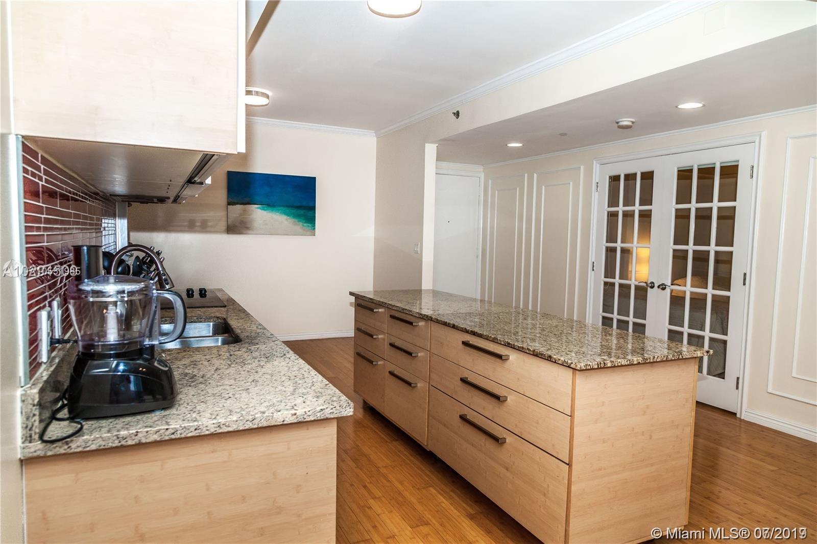Ver detalles 4003 3 / 3 1841 sq. ft. $ 2018-09-04 0 foto