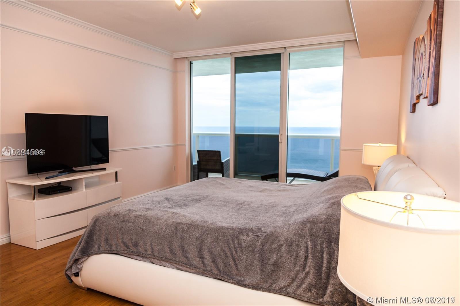 Ver detalles 4003 3 / 3 1841 sq. ft. $ 2018-09-04 0 foto