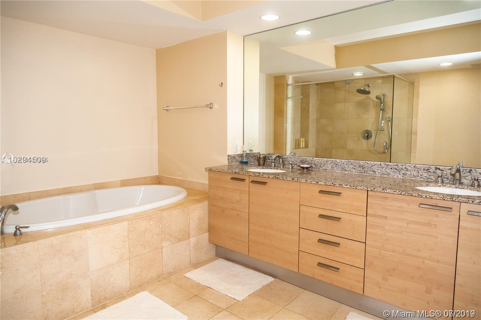 Ver detalles 4003 3 / 3 1841 sq. ft. $ 2018-09-04 0 foto