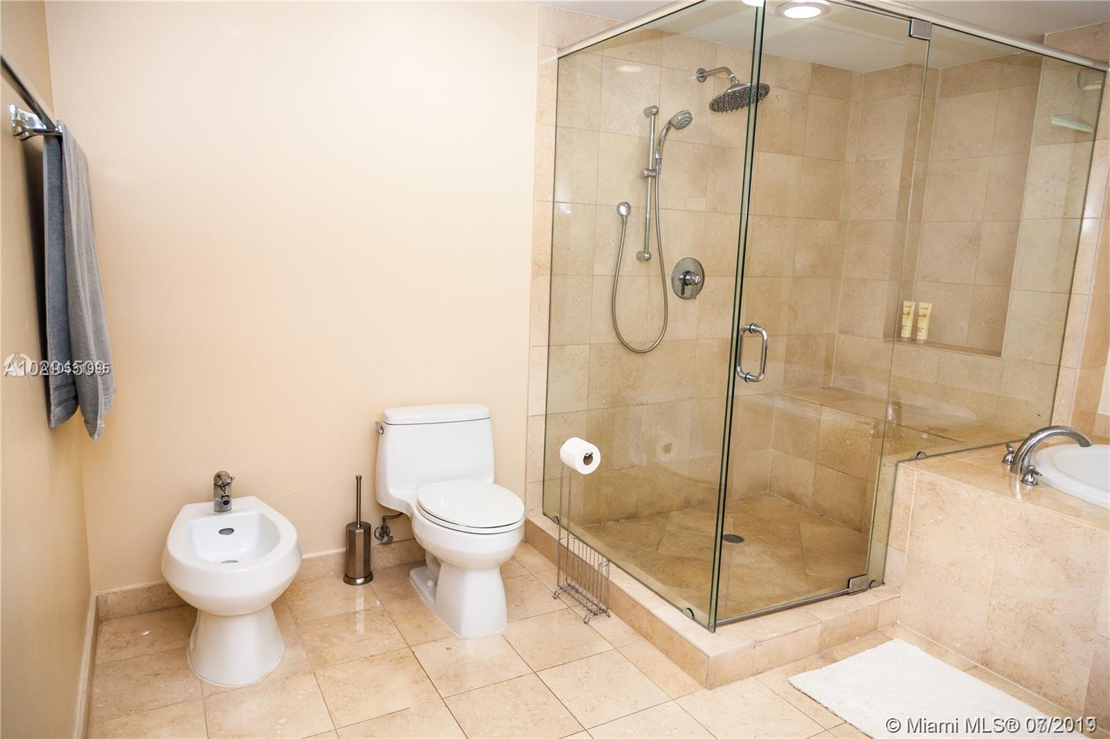 Ver detalles 4003 3 / 3 1841 sq. ft. $ 2018-09-04 0 foto
