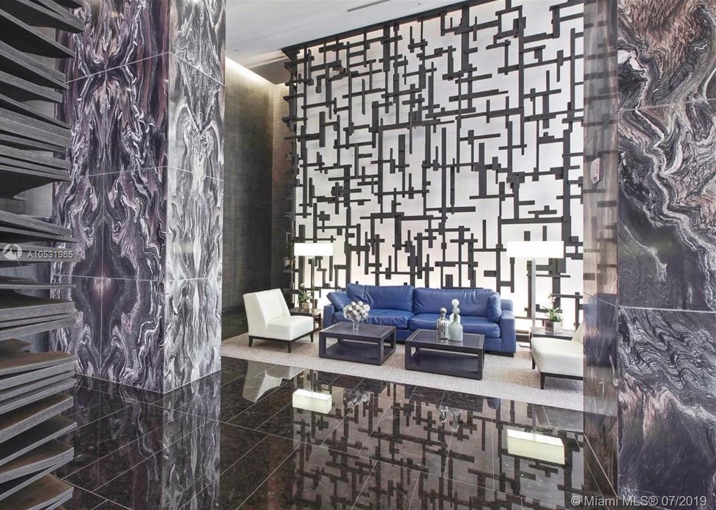 Ver detalles 4003 3 / 3 1841 sq. ft. $ 2018-09-04 0 foto