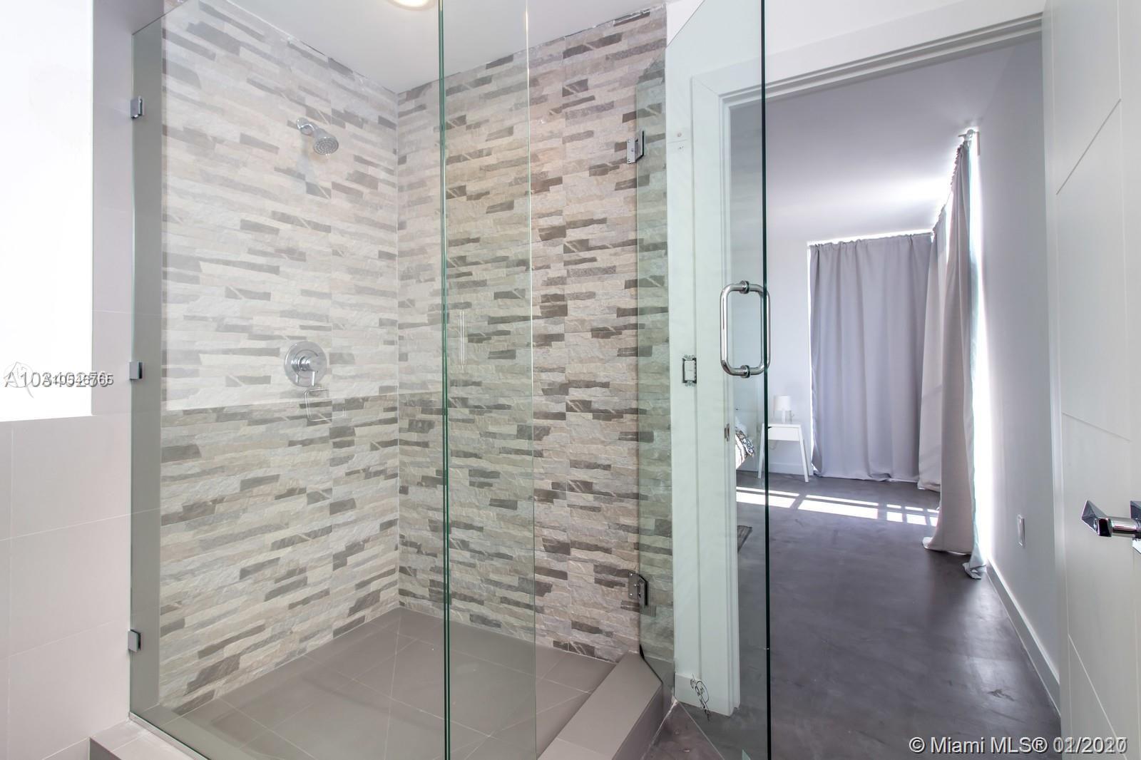 See details / 8219 sq. ft. $ 2020-11-05 0 Photo