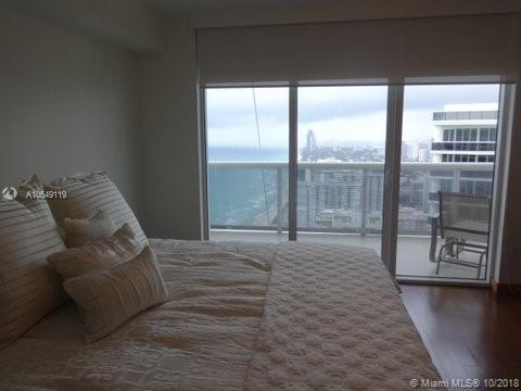 See details 4404 3 / 3 1675 sq. ft. $ 2019-12-30 0 Photo