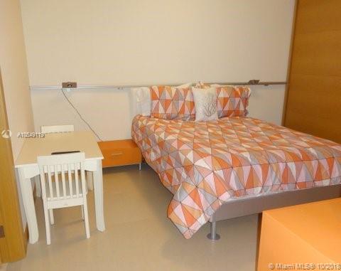 See details 4404 3 / 3 1675 sq. ft. $ 2019-12-30 0 Photo