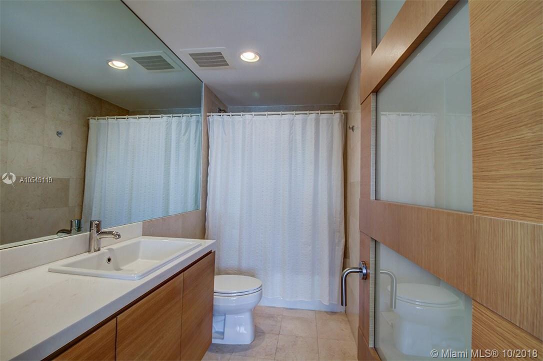 See details 4404 3 / 3 1675 sq. ft. $ 2019-12-30 0 Photo