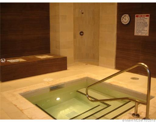 See details 4404 3 / 3 1675 sq. ft. $ 2019-12-30 0 Photo