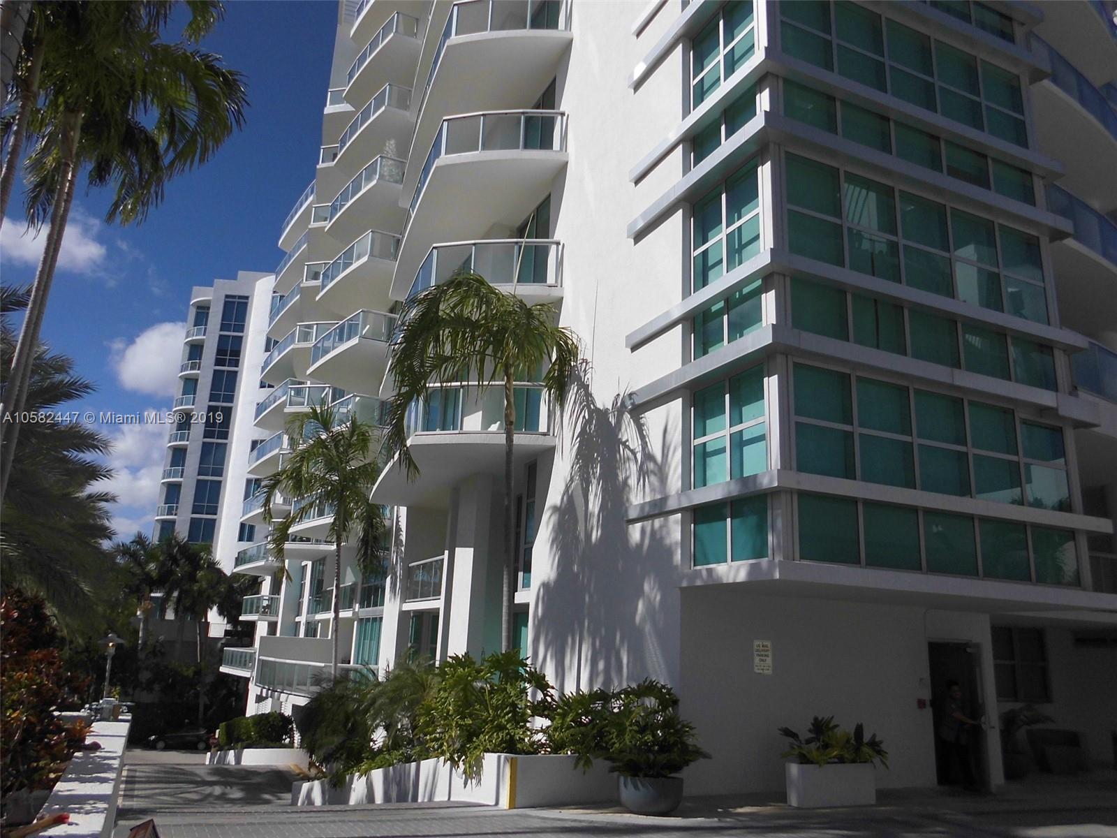 THE ATRIUM IN AVENTURA- ENTRANCE WAY