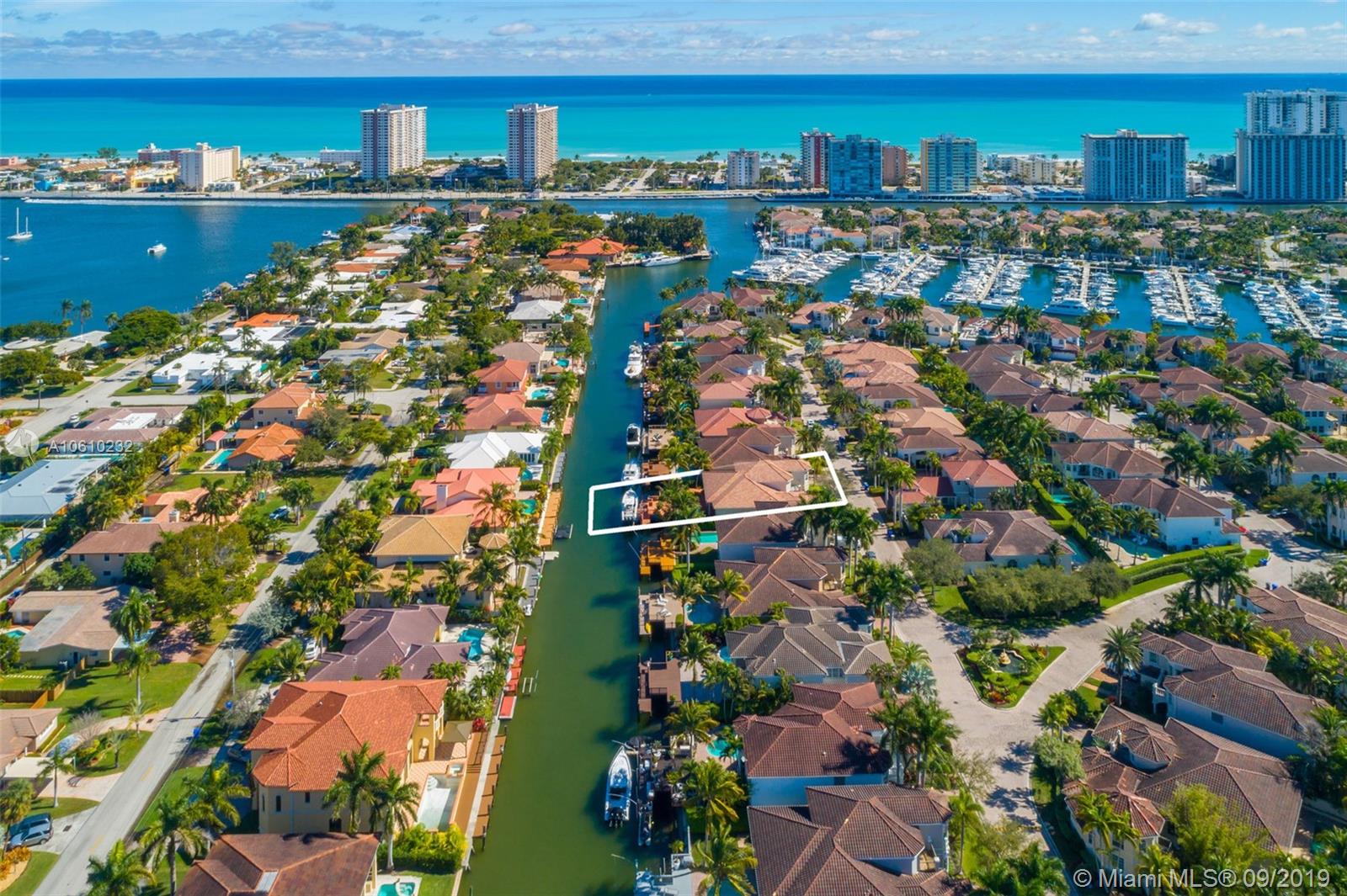 Photo of 923 Captiva Dr, Hollywood, Florida, 33019 -