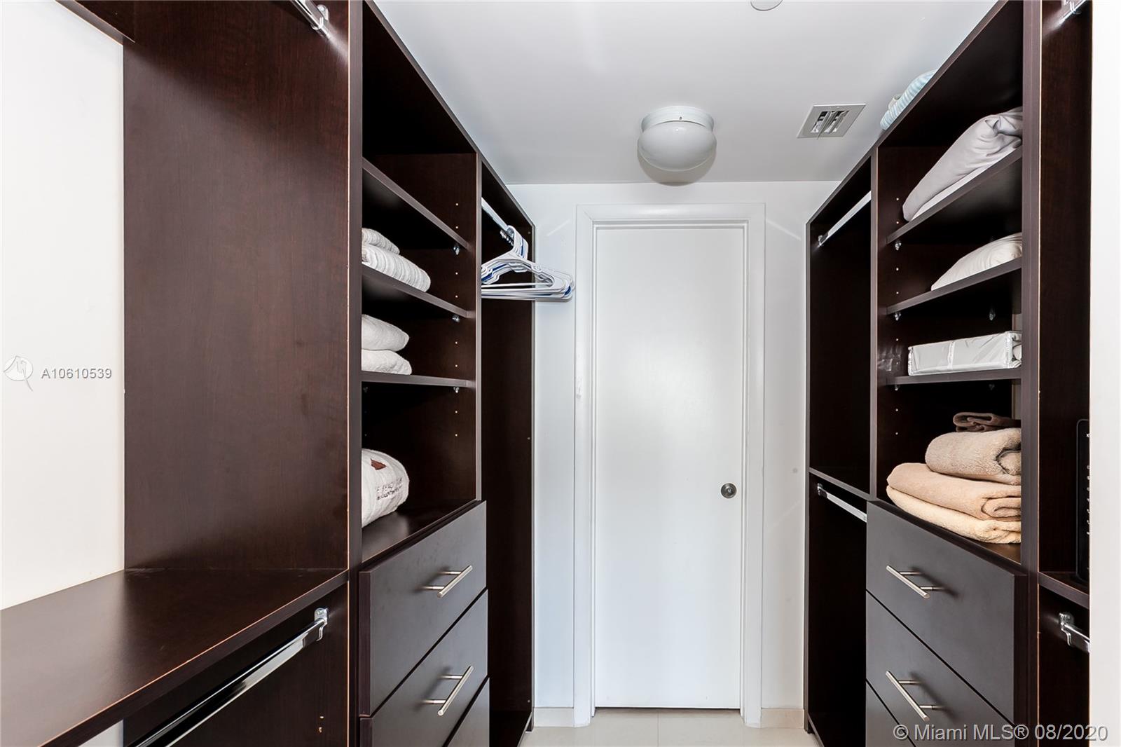 Ver detalles 3204 3 / 3 1675 sq. ft. $ 2019-01-31 0 foto