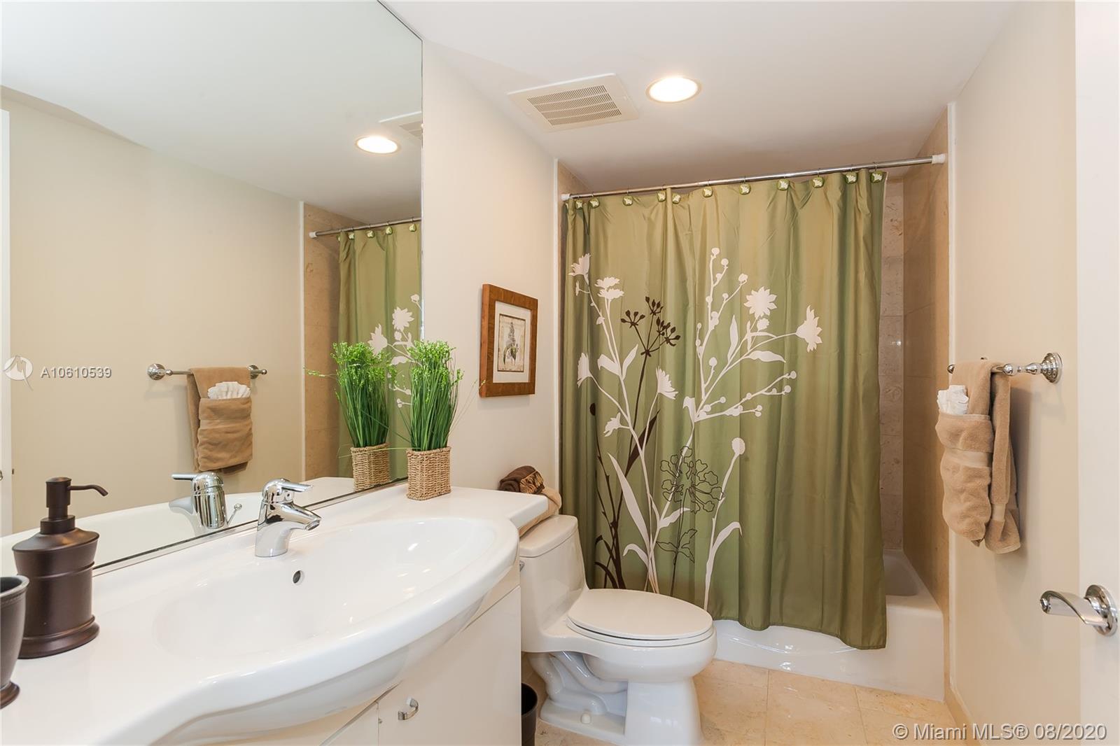 Ver detalles 3204 3 / 3 1675 sq. ft. $ 2019-01-31 0 foto