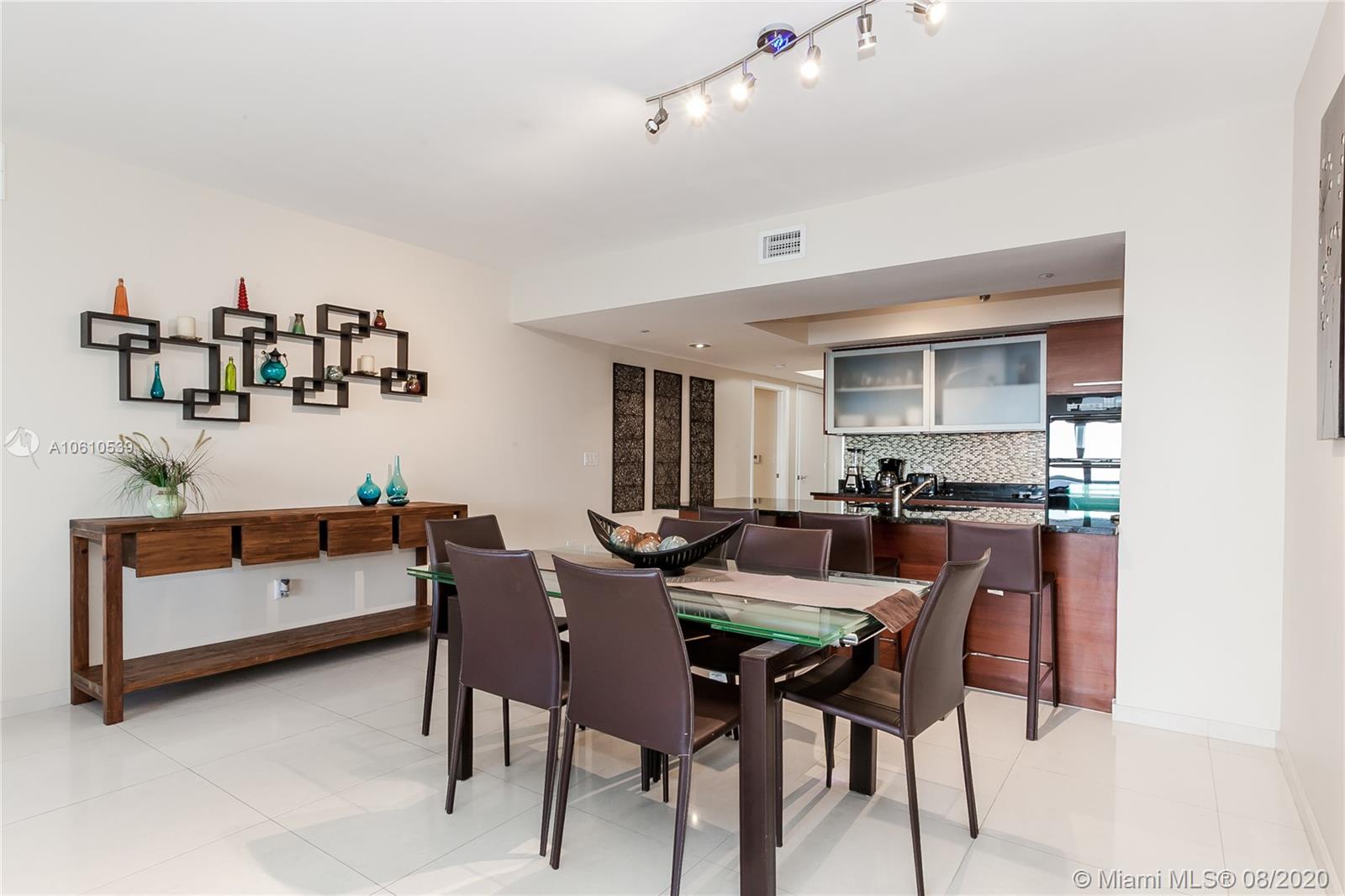 Ver detalles 3204 3 / 3 1675 sq. ft. $ 2019-01-31 0 foto