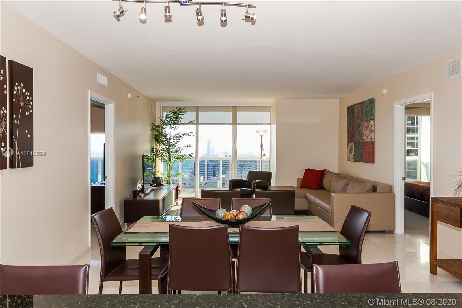 Ver detalles 3204 3 / 3 1675 sq. ft. $ 2019-01-31 0 foto