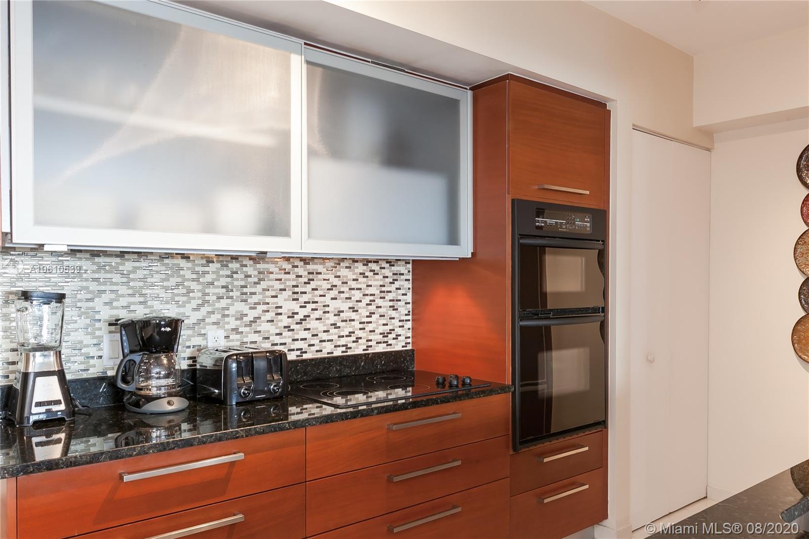 Ver detalles 3204 3 / 3 1675 sq. ft. $ 2019-01-31 0 foto