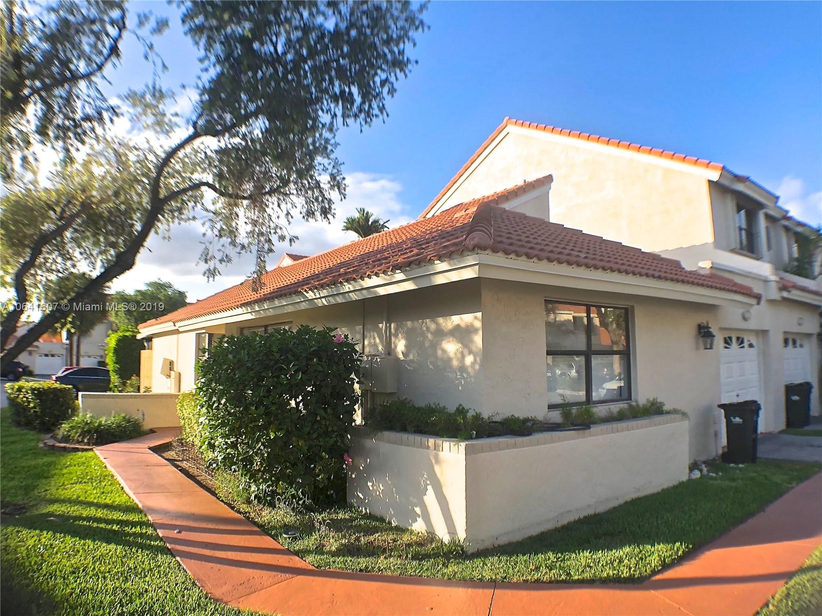 21175 Mainsail Circle, #E-11, Aventura, FL 33180 La Mirage of Harbor Village.2 Bedroom / 2 Bathroom Villa for rent.
