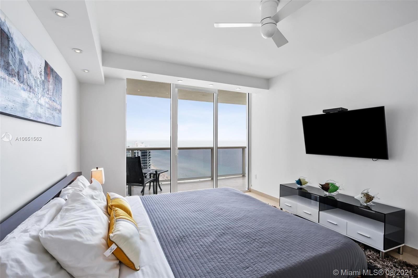 See details 3011 3 / 2 1554 sq. ft. $ 2020-09-25 0 Photo