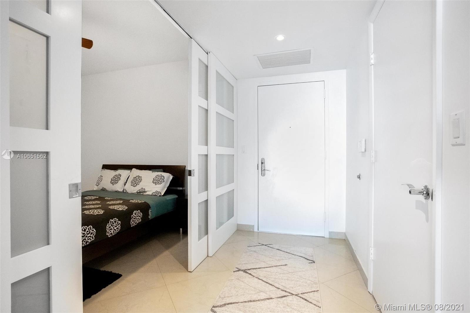 See details 3011 3 / 2 1554 sq. ft. $ 2020-09-25 0 Photo