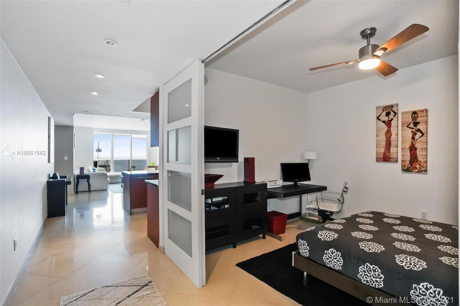 See details 3011 3 / 2 1554 sq. ft. $ 2020-09-25 0 Photo