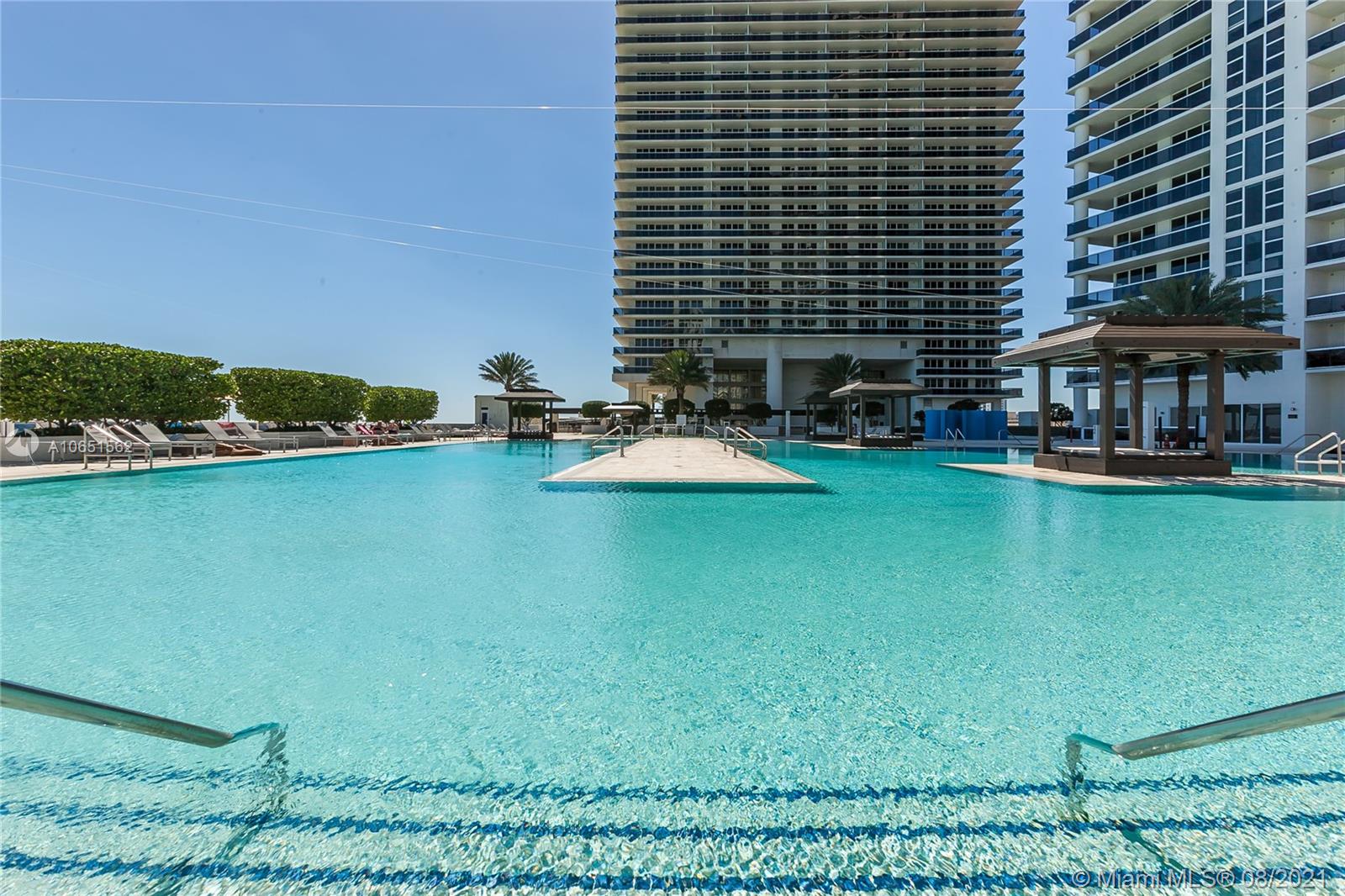 See details 3011 3 / 2 1554 sq. ft. $ 2020-09-25 0 Photo