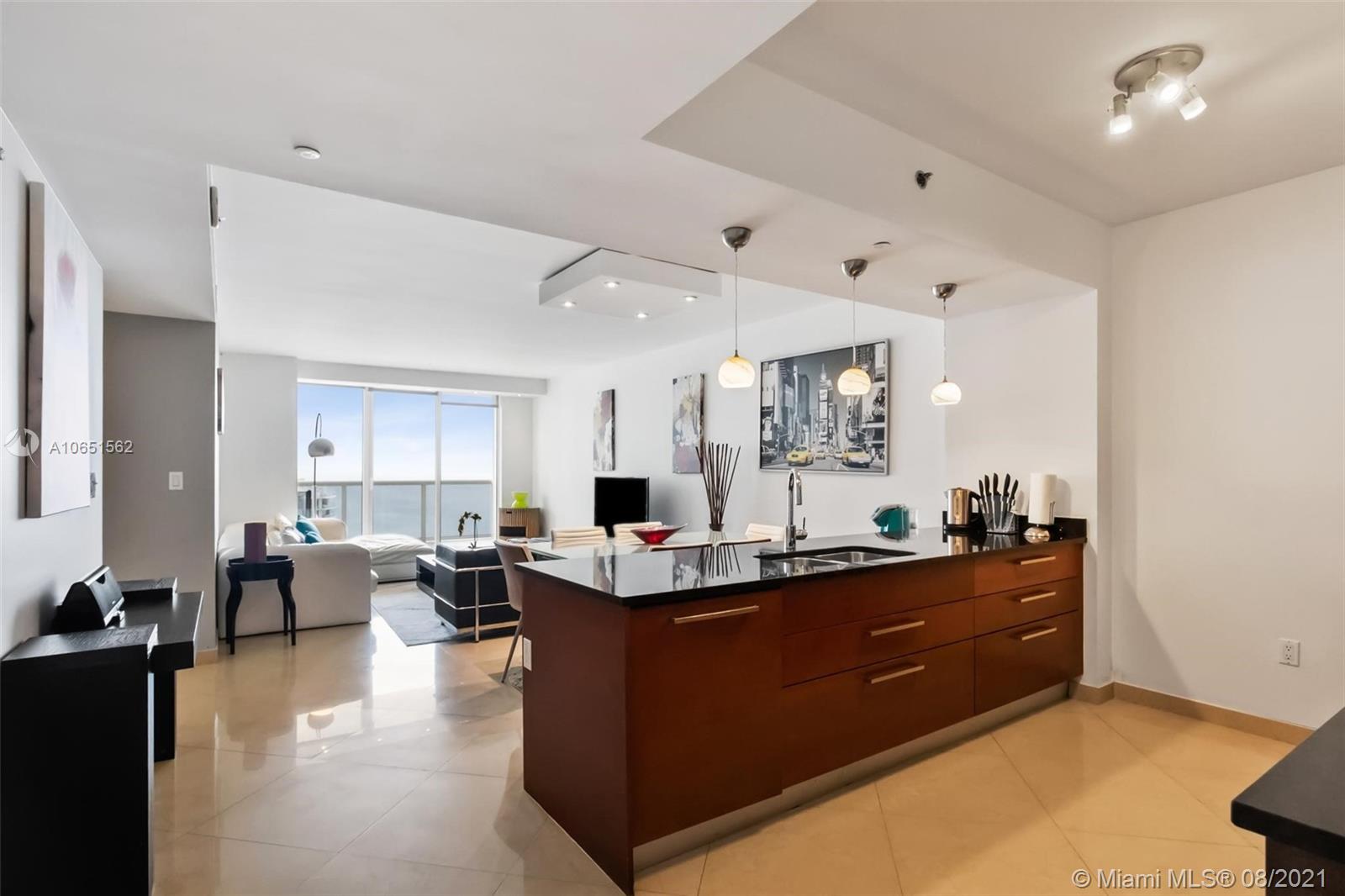 See details 3011 3 / 2 1554 sq. ft. $ 2020-09-25 0 Photo