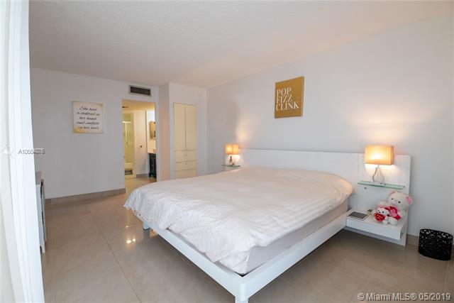 Photo of 20301 Counry Club Dr #522, Aventura, Florida, 33180 - Tower 2 and surroundings
