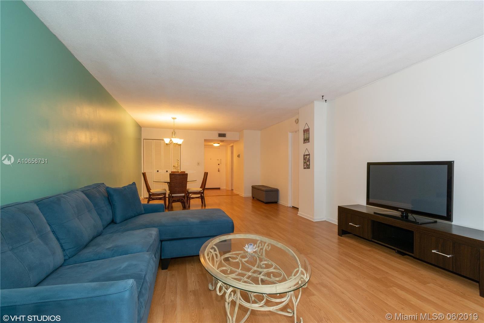 Spacious living room