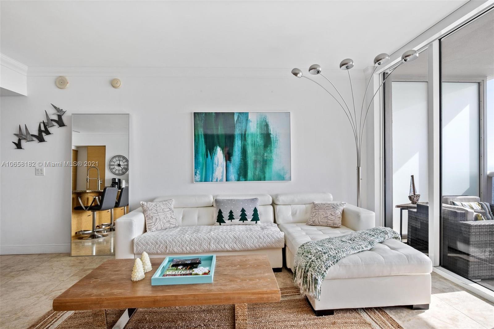 See details 5005 1 / 1 811 sq. ft. $ 2019-04-17 0 Photo